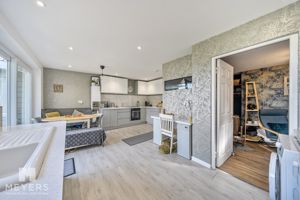 Kitchen / Breakfast Room- click for photo gallery